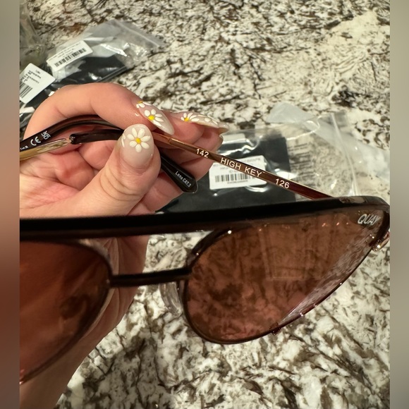 Quay High Key Sunglasses - Picture 3 of 11